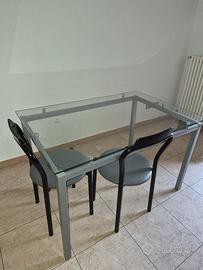 Tavolo trasparente in vetro con 4 sedie Ca 