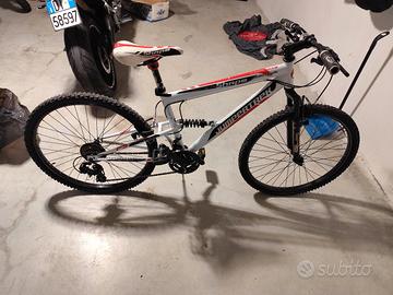 bicicletta mountain bike