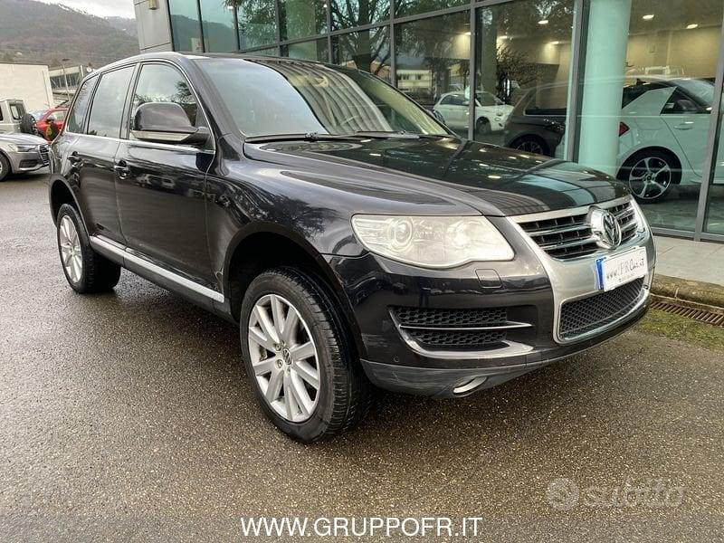 VOLKSWAGEN Touareg
