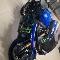 Yamaha r1