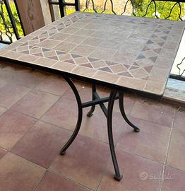 Tavolino da esterno in ceramica