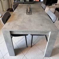 Tavolo allungabile effetto cemento grigio +sedie