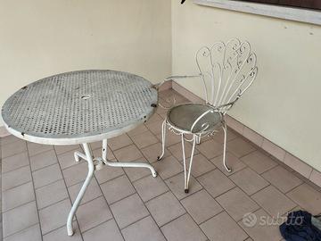 tavola defer battuto con sedia ferro battuto