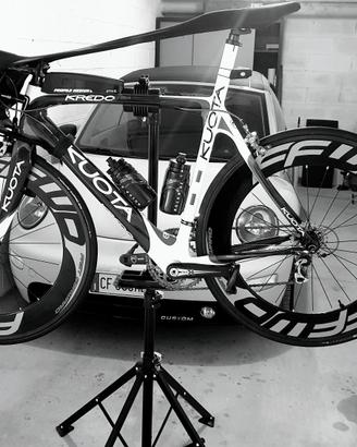 bici  kuota completamente  full carbon  