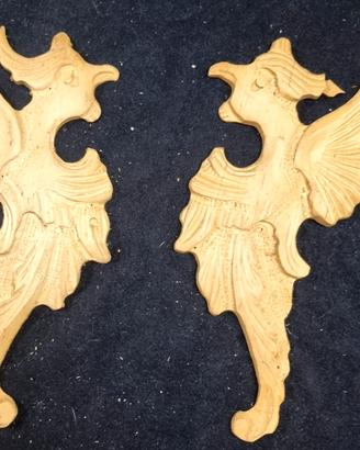 Coppia di decori in legno