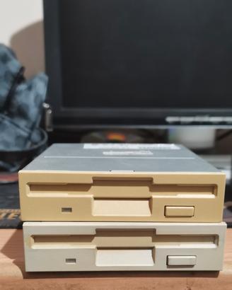 2 lettori floppy 2 lettori dischi