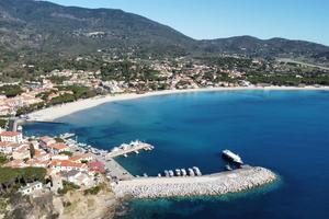 Marina di Campo spiaggia bianca e mare cristallino