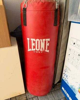 Sacco da boxe + sostegno a muro