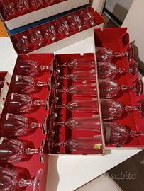 bicchieri di cristallo, acqua, vino e champagne 