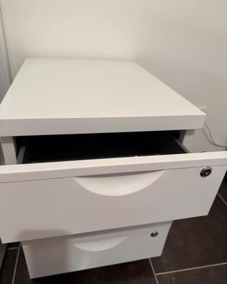 Comodino bianco tre cassetti