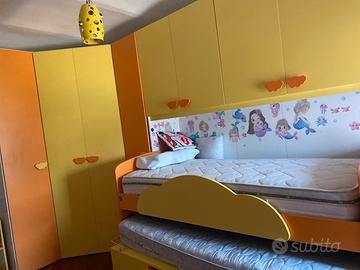 Camerata in legno con cabina armadio