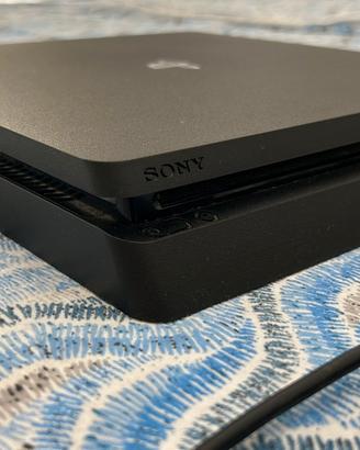 Ps4 slim 1TB +4 giochi usati