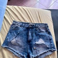 Shorts di jeans strappati taglia 44