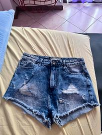 Shorts di jeans strappati taglia 44