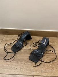 Sandali aperti neri con lacci lunghi tacco piramid