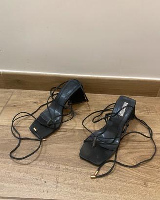 Sandali aperti neri con lacci lunghi tacco piramid