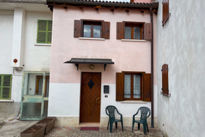 Al centro e vicina al lago