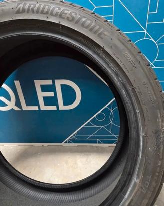 Pneumatico Bridgestone 255/40 r 20