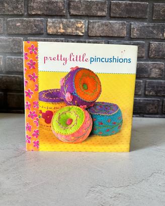 Libro di cucito "Pretty little pincushions" 