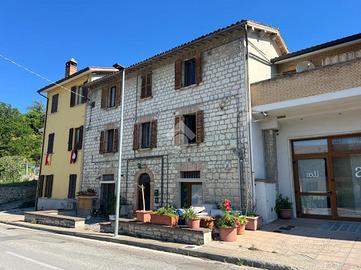3 LOCALI A GUBBIO