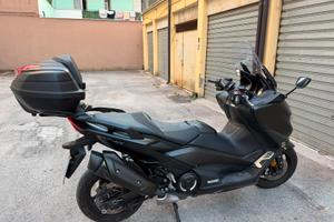 Yamaha t max 560 