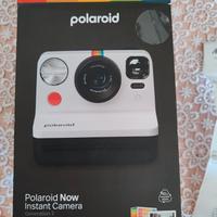 Polaroid instant camera box con stampe