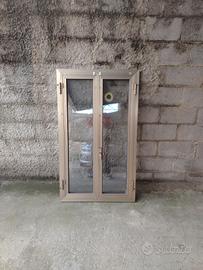 Finestra in alluminio 