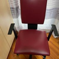 Poltrona da ufficio girevole rossa