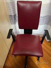 Poltrona da ufficio girevole rossa