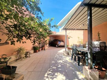 Casa indipendente con cortile privato e veranda