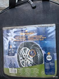 catene neve auto e chiave a croce