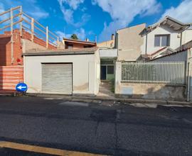 Casa singola con posto auto e giardinetto