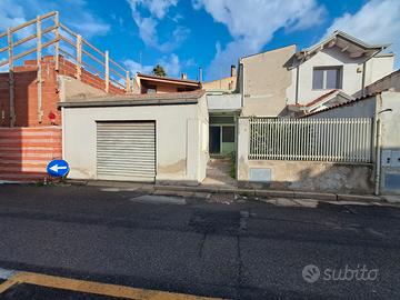 Casa singola con posto auto e giardinetto