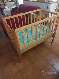 lettino in legno per bimbo