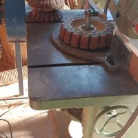 Satinatrice levigatrice per profili legno metallo.