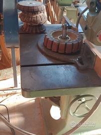 Satinatrice levigatrice per profili legno metallo.