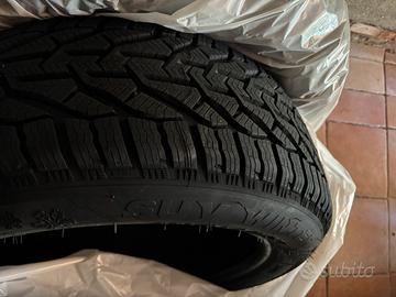 Pneumatici invernali 225 55 18 nuovi