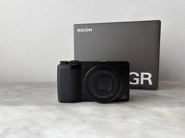 Ricoh GR IIIx - 250 scatti e garanzia