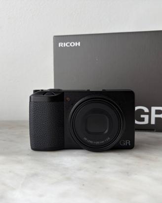 Ricoh GR IIIx - 250 scatti e garanzia