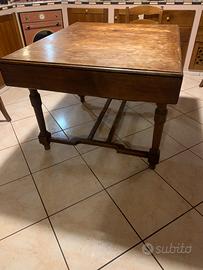 Tavolo rettangolare in legno allungabile in entr