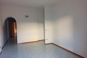 Appartamento parzialmente arredato