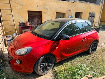 Opel Adam rosso e nera