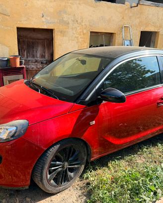 Opel Adam rosso e nera