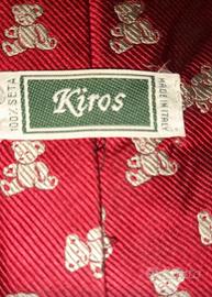 Cravatta Kiros in seta
Colore rosso scuro 