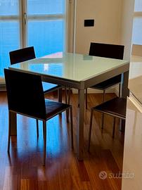 Tavolo in vetro con sedie in cuoio Calligaris