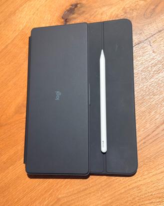 IPad Air 5a generazione con ApplePencil e tastiera