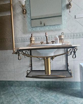 Mobile arredo/bagno in marmo/ottone con accessori