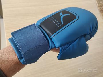 Guanti da karate azzurri