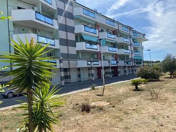 Luminoso e moderno duplex a due passi dal mare