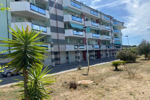 Luminoso e moderno duplex a due passi dal mare